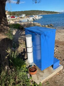 Artamiti Feeder and Water Tube