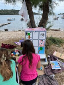 Artamiti Feeder and Water Tube